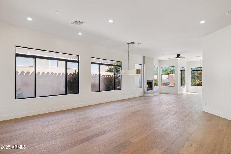 5-web-or-mls-8179-e-sierra-pinta-dr