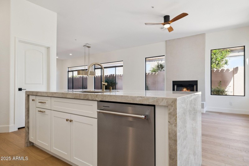 14-web-or-mls-8179-e-sierra-pinta-dr