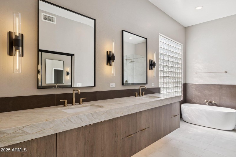 20-web-or-mls-8179-e-sierra-pinta-dr