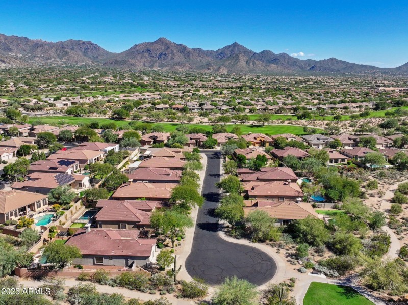 43-web-or-mls-8179-e-sierra-pinta-dr