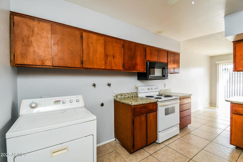 8-photo-Kitchen-e4f95578-d87c-4944-a8ce-