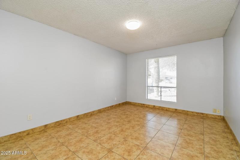 13-photo-Bedroom-eaa88a1b-4299-4a64-87bc