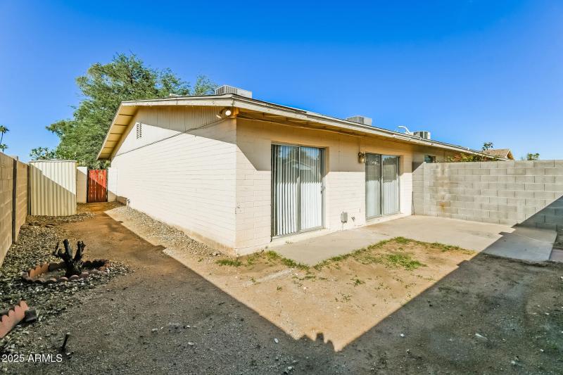 16-photo-Rear-View-a248d591-325e-4e27-97