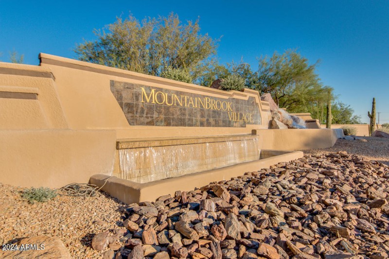 Mountainbrook Entrance sign with waterfa