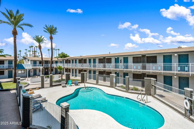 30-3025N32ndS-The Retro-ocupix-v2-9-9