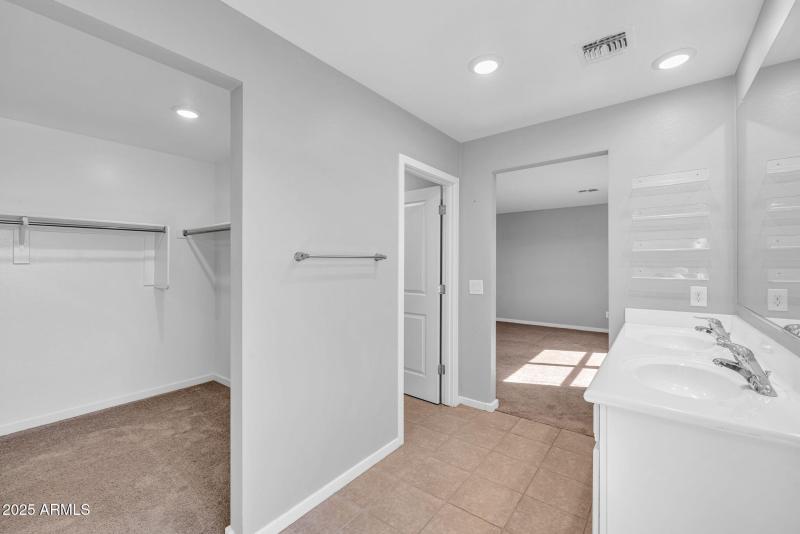 22-web-or-mls-896A1571