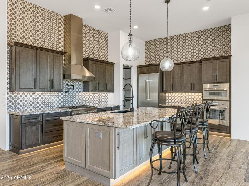 Gourmet Kitchen – Hood & Pot Filler