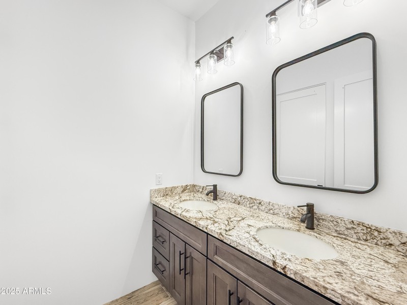 Full Guest Bath w/ Dual Sinks & Granite