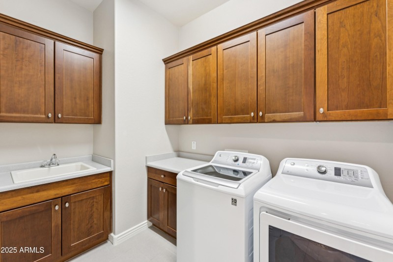 LARGE Laundry Room