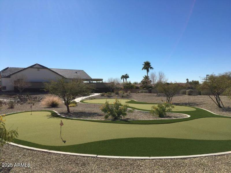 19-Putting-Green-768x576