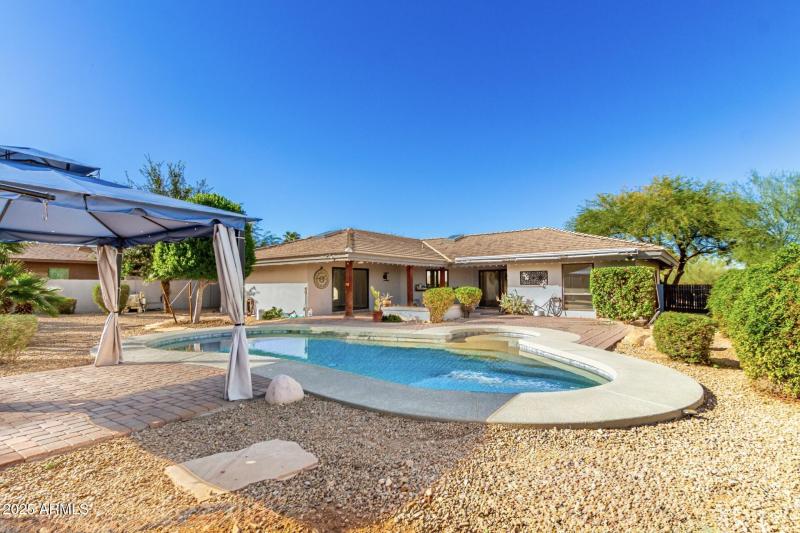 2B8034D5-E34A-4C23-89A3-4E6F695D9D2A_1_2