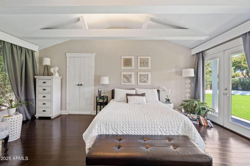 Primary Suite, Vaulted Ceiling