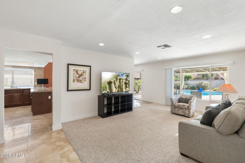 6) 63672-68f710b6d9c0a