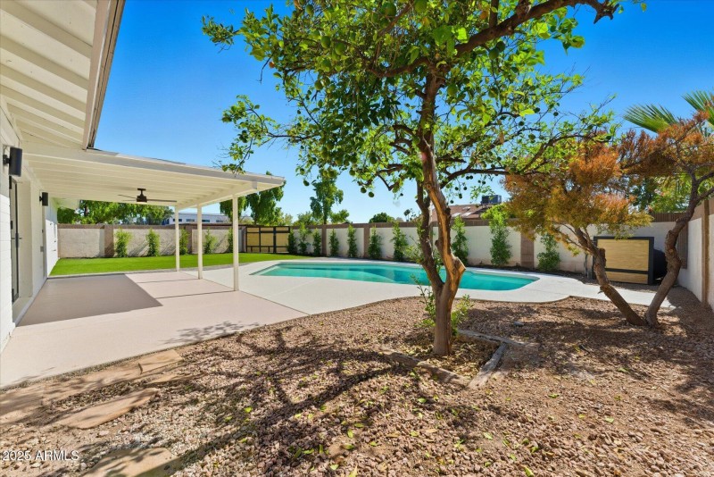 27-025-rear-exterior