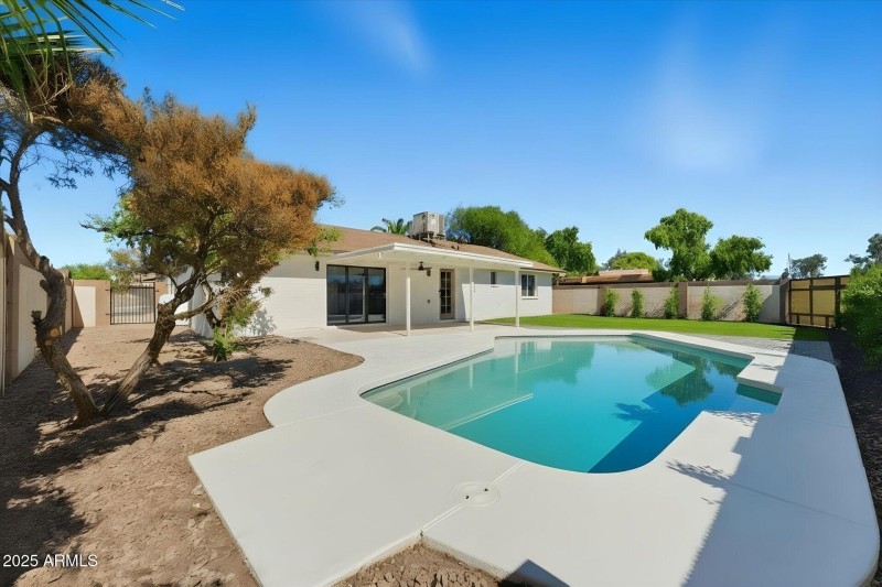 28-026-rear-exterior