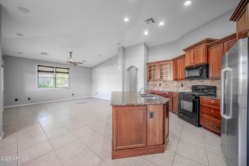 8_30285 w leah dr-07