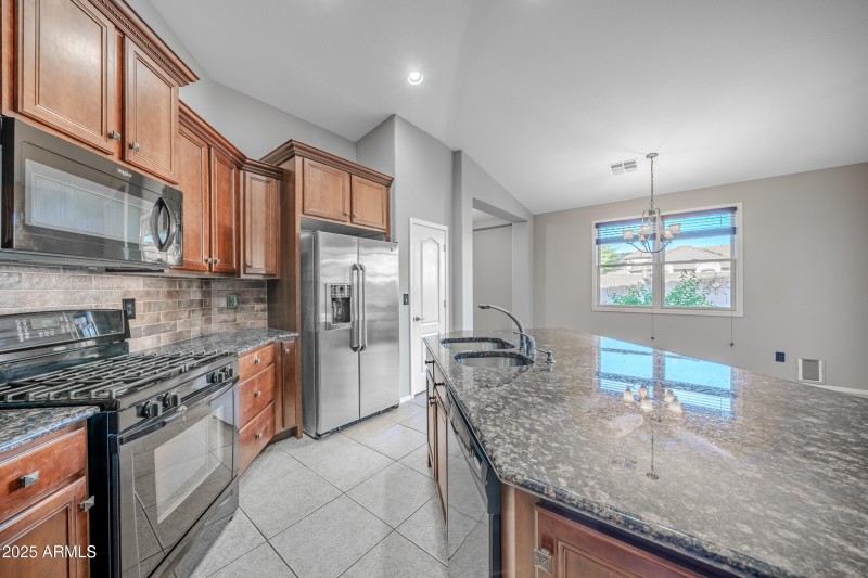 10_30285 w leah dr-09