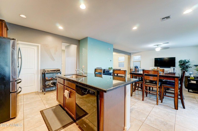 35587 N Donovan Dr-6