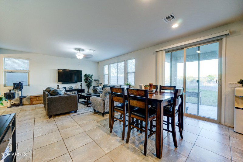 35587 N Donovan Dr-8