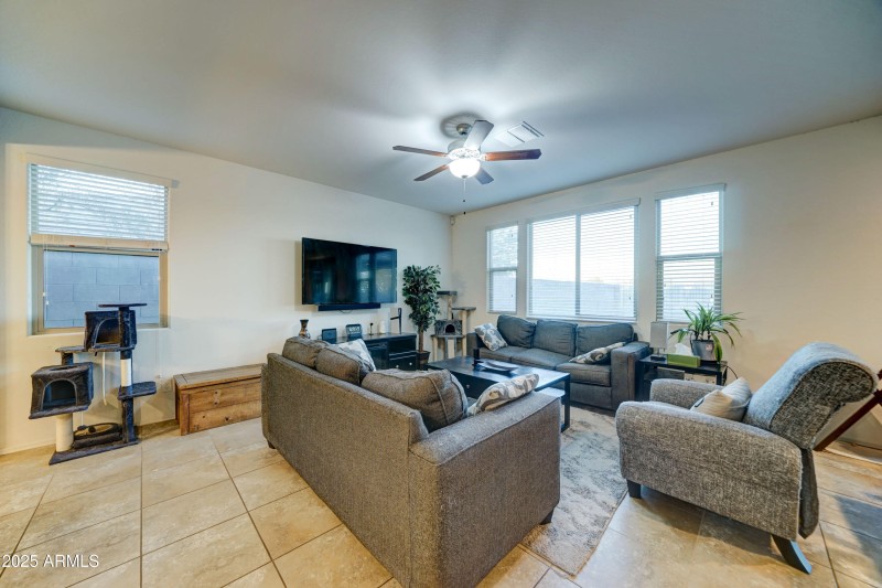 35587 N Donovan Dr-10