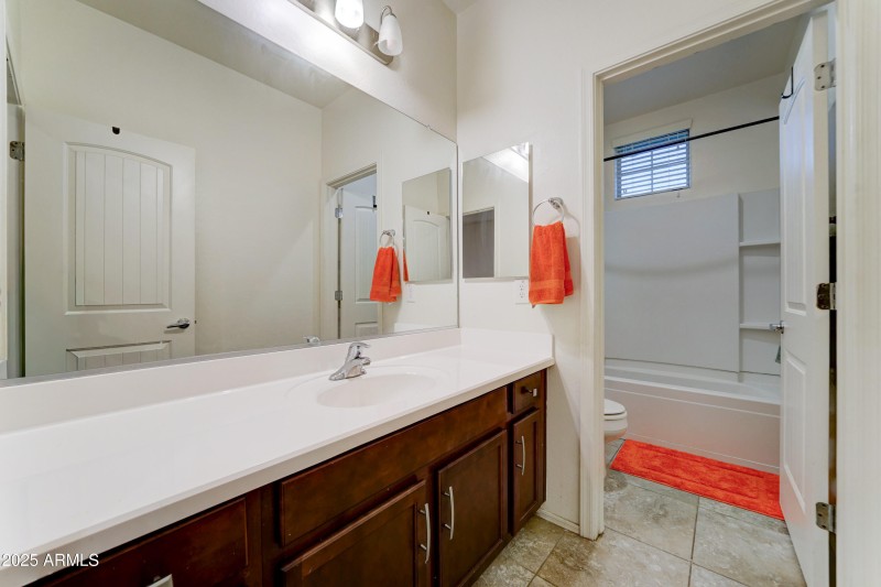 35587 N Donovan Dr-36