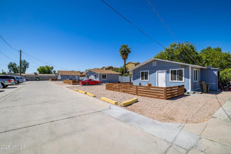 2425 W Turney Ave - Exterior 03