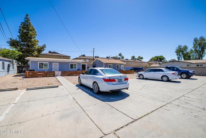 2425 W Turney Ave - Exterior 06