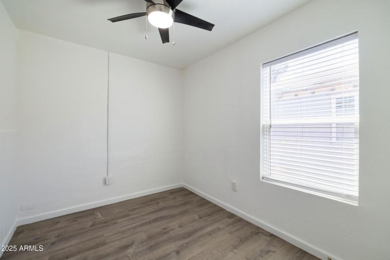 2425 W Turney Ave - Interior 04