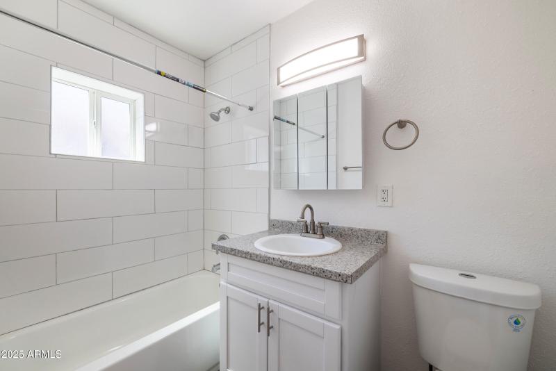 2425 W Turney Ave - Interior 05