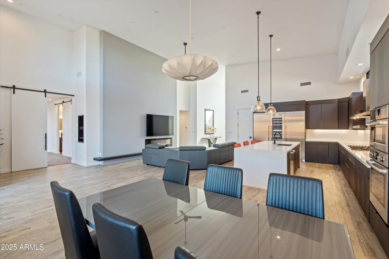 13-Dining to Kitchen