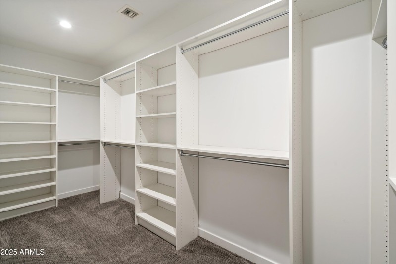 25-Walk-in CLoset