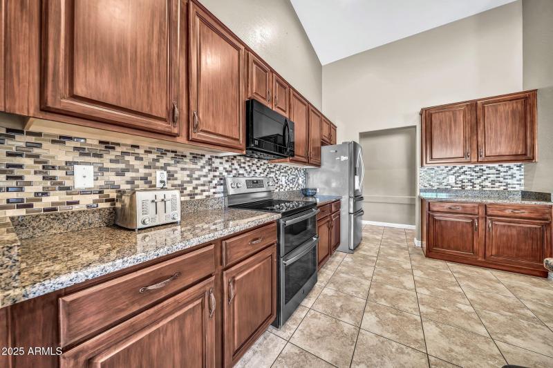 13204 W San Miguel Ave-15