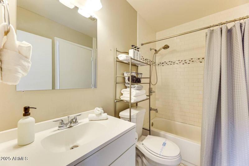 1027SSiestaLn_56206_23