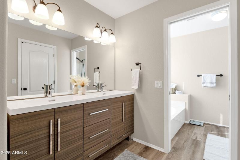 Modern Dual Vanity Bath