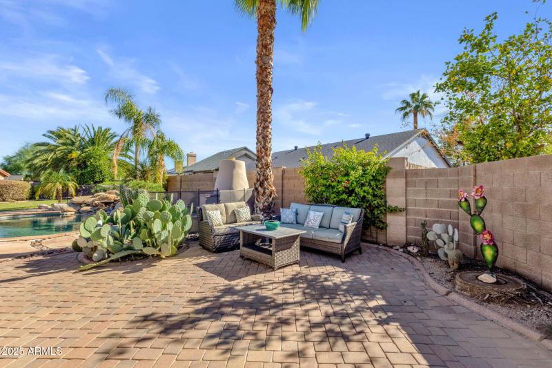 Backyard Lounge by the Pool
