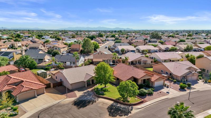 Cul-de sac lot in Glendale neighborhood