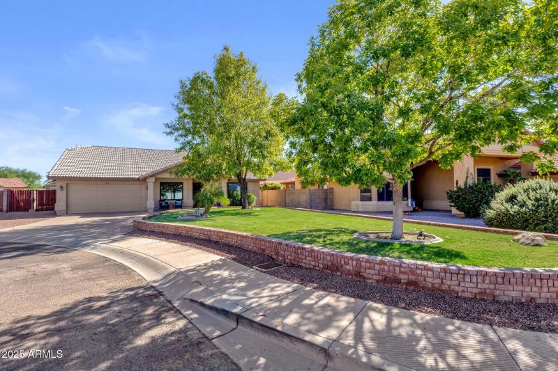 Curb Appeal in Quiet Cul-de-Sac