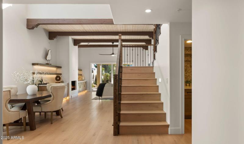 7-web-or-mls-Foyer View