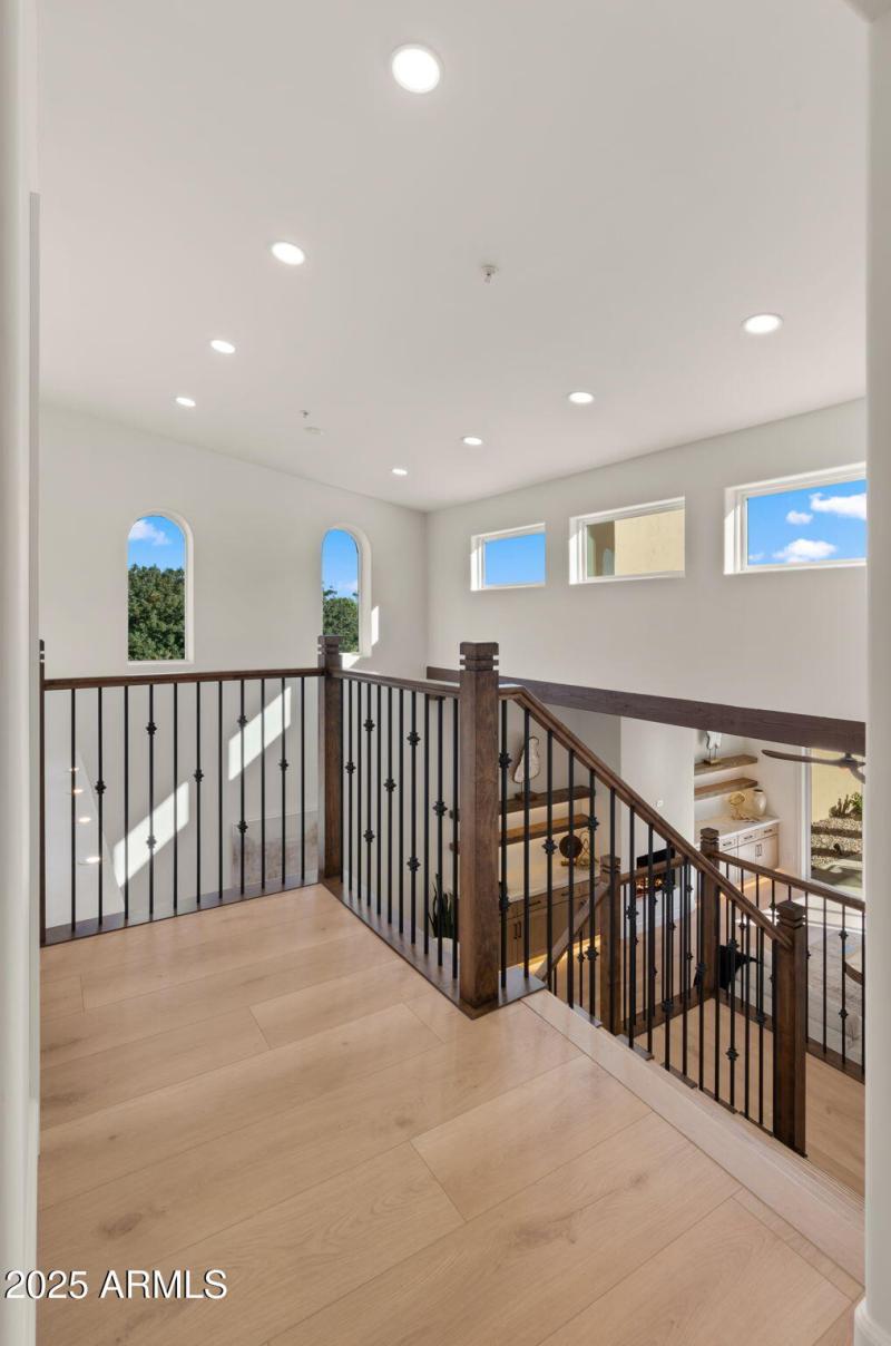 35-web-or-mls-Upstairs Landing