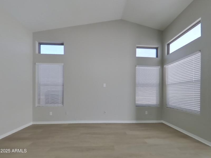 2_pc_PxU6rwIqlI_pYPfJnafFE_layout_1