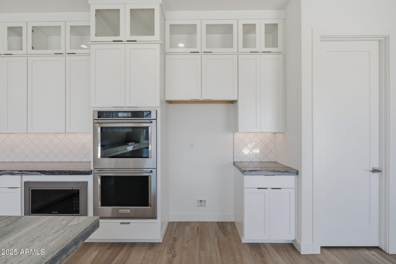 Kitchen W Above Cabinet Storage