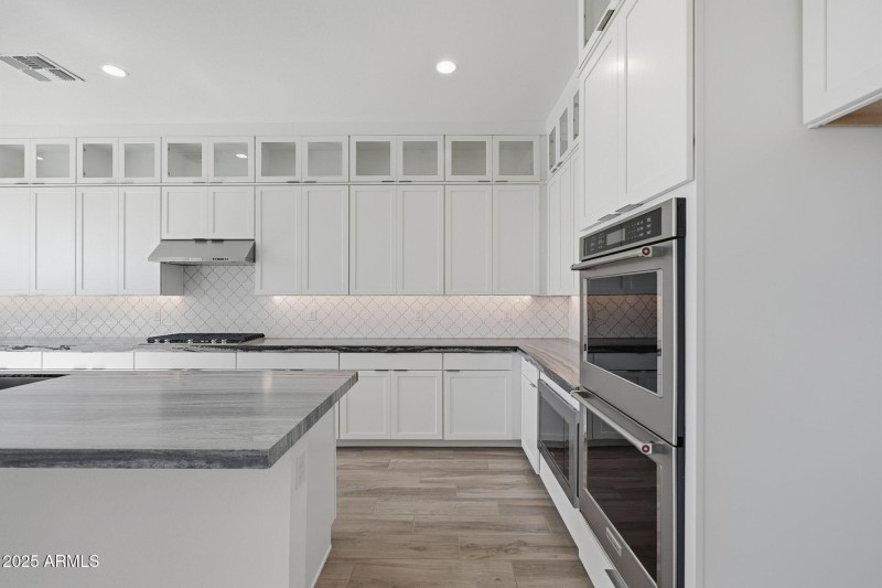 Kitchen w Ample Storage