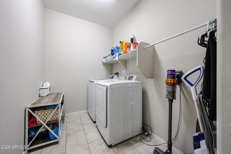 Walk-in Laundry room