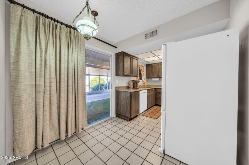 20018 N Lake Forest Dr-15