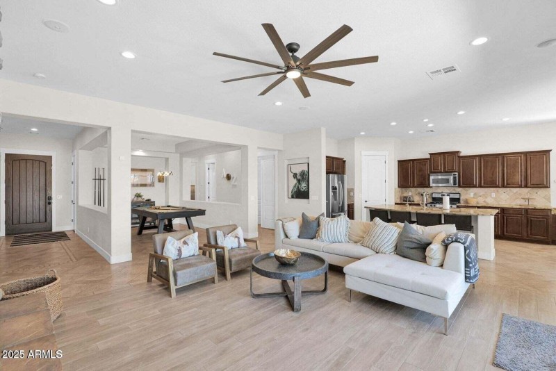 20250729215208341240000000-o