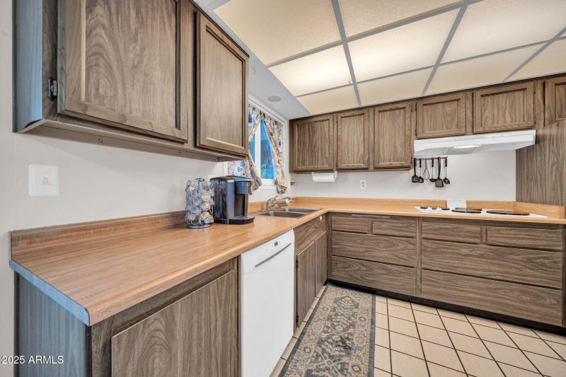 20018 N Lake Forest Dr-12