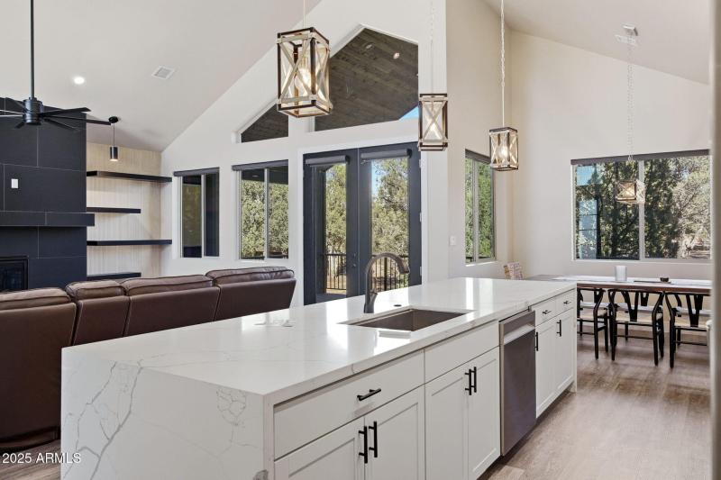 2701NEagleViewLp-ShowLowAZ-14