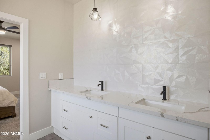 2701NEagleViewLp-ShowLowAZ-19