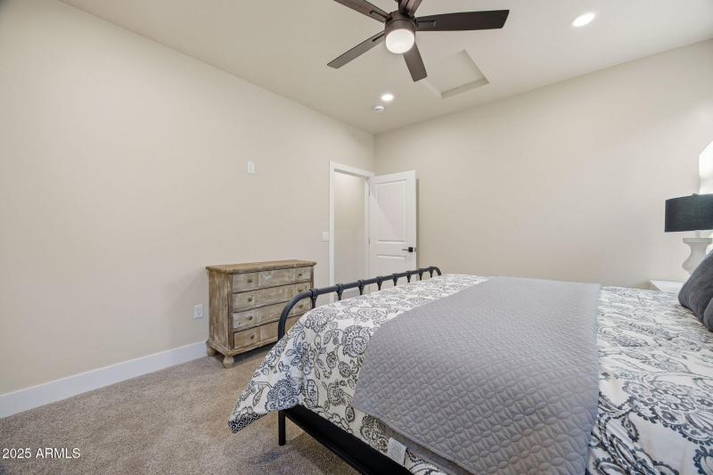 2701NEagleViewLp-ShowLowAZ-22