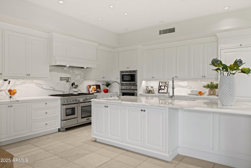 Large Chef's Kitchen